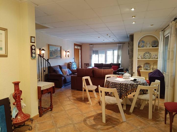 prop_8941_gallery_3_014530_04-1